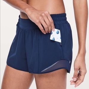 $40 Lululemon hotty hot 2.5 shorts